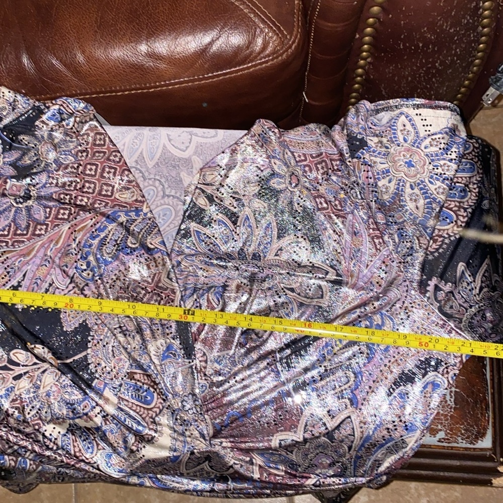 DB Established 1982 blouse 3/4 sleeve, v-neck, paisley print, ruched detail - Picture 7 of 8